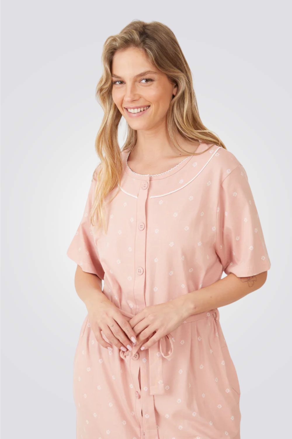 כותונת לילה בהדפס עלים ושרוך קשירה