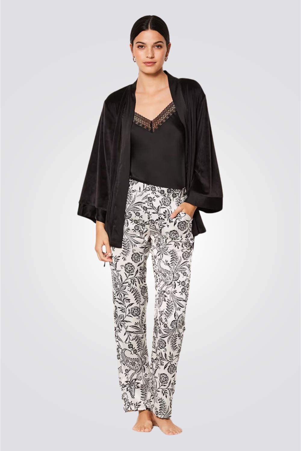 סט פיג'מה בשלושה חלקים BECS  בצבעים שחור לבן