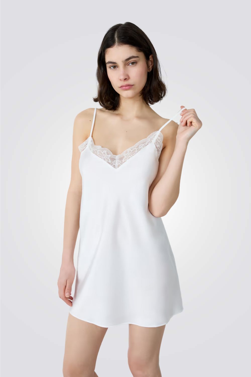 כותונת סאטן DESIRE  בצבע לבן