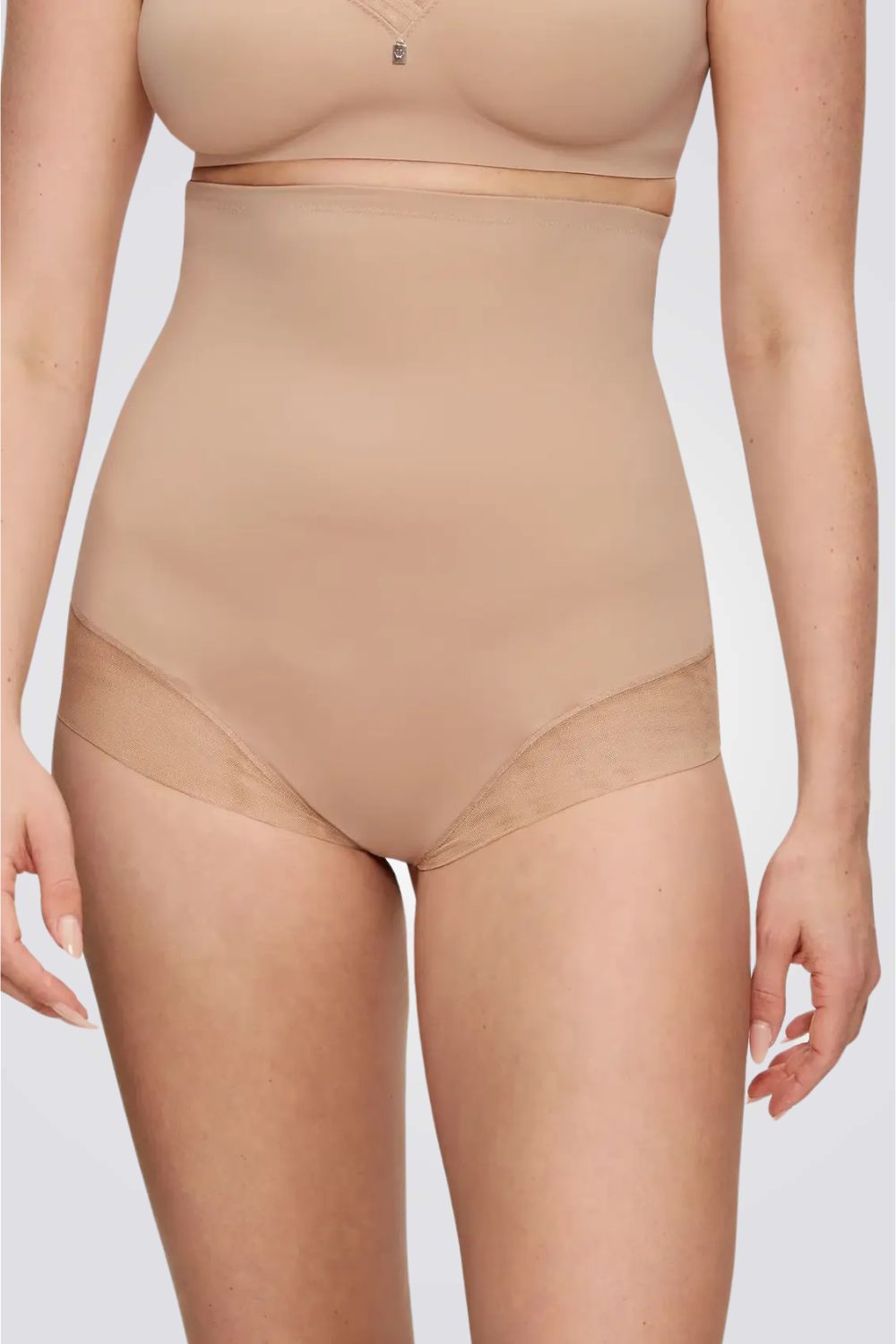 תחתונים מחטבים בגזרה גבוהה בצבע ניוד