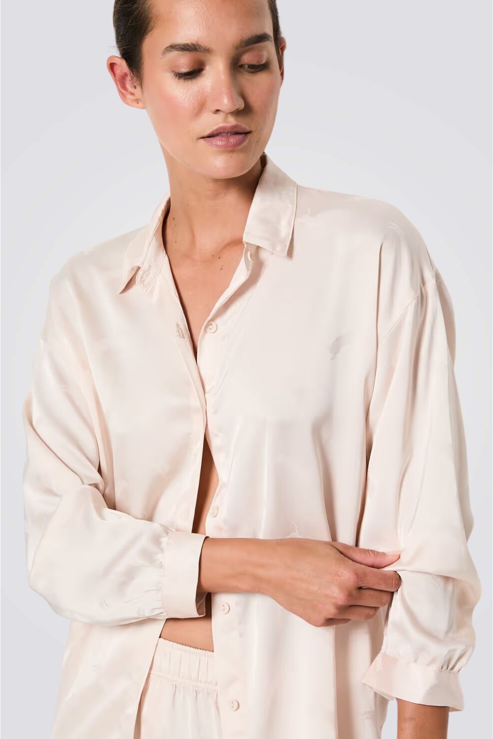 חולצת פיג'מה מסאטן TIGER JACQUARD בצבע ורוד בהיר