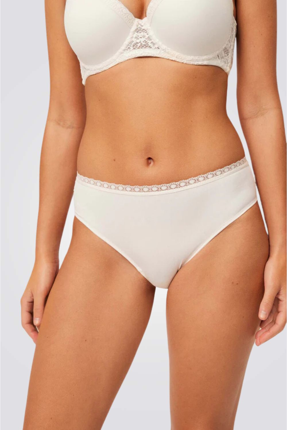 High Leg  תחתון תחרה בגזרת