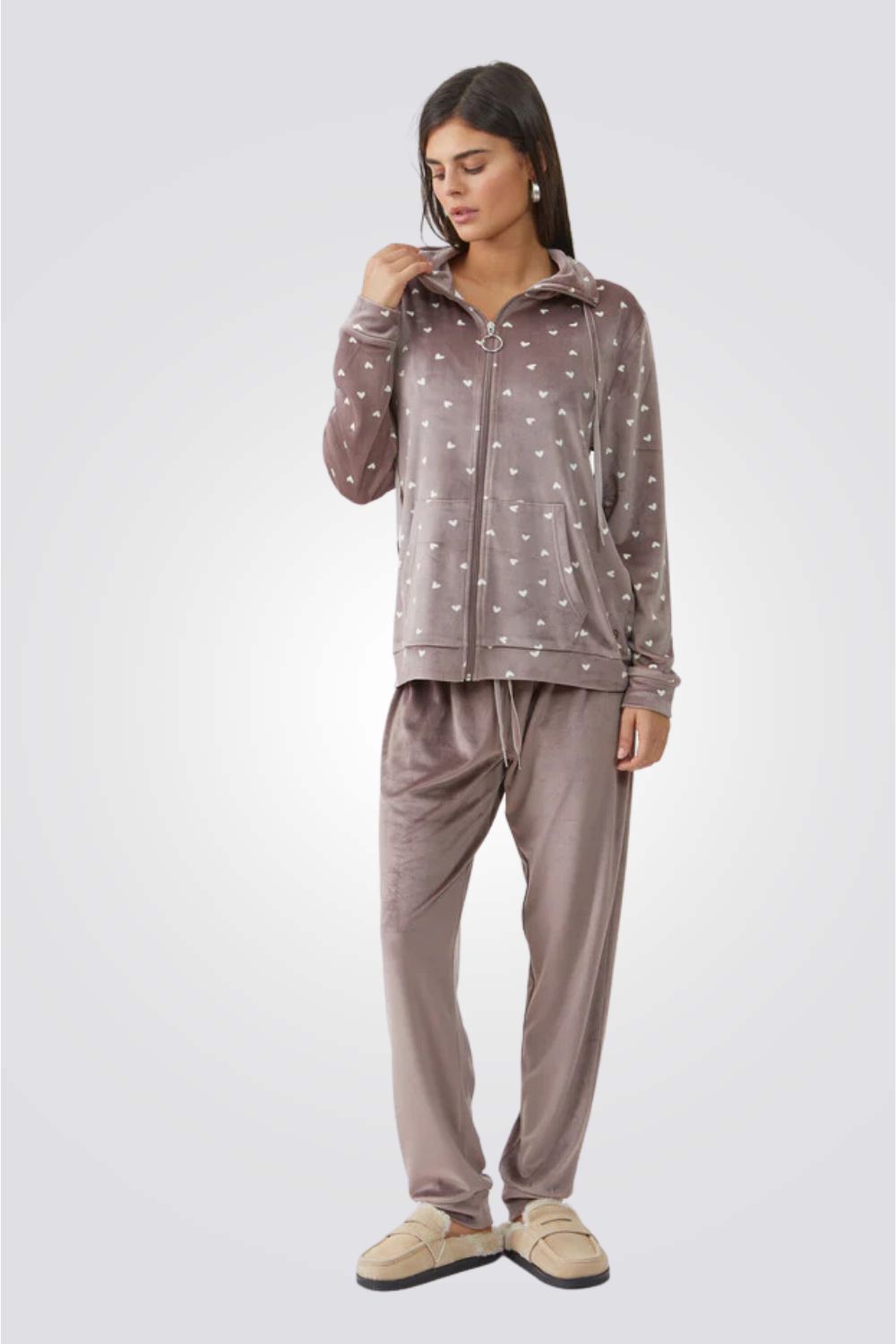 חליפת פנאי קטיפה בהדפס לבבות