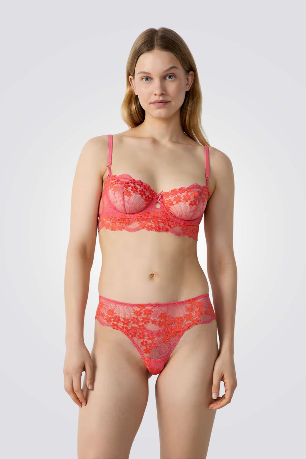 מחוך תחרה SOMPTUEUSE  N*9 בעיטור פרחוני