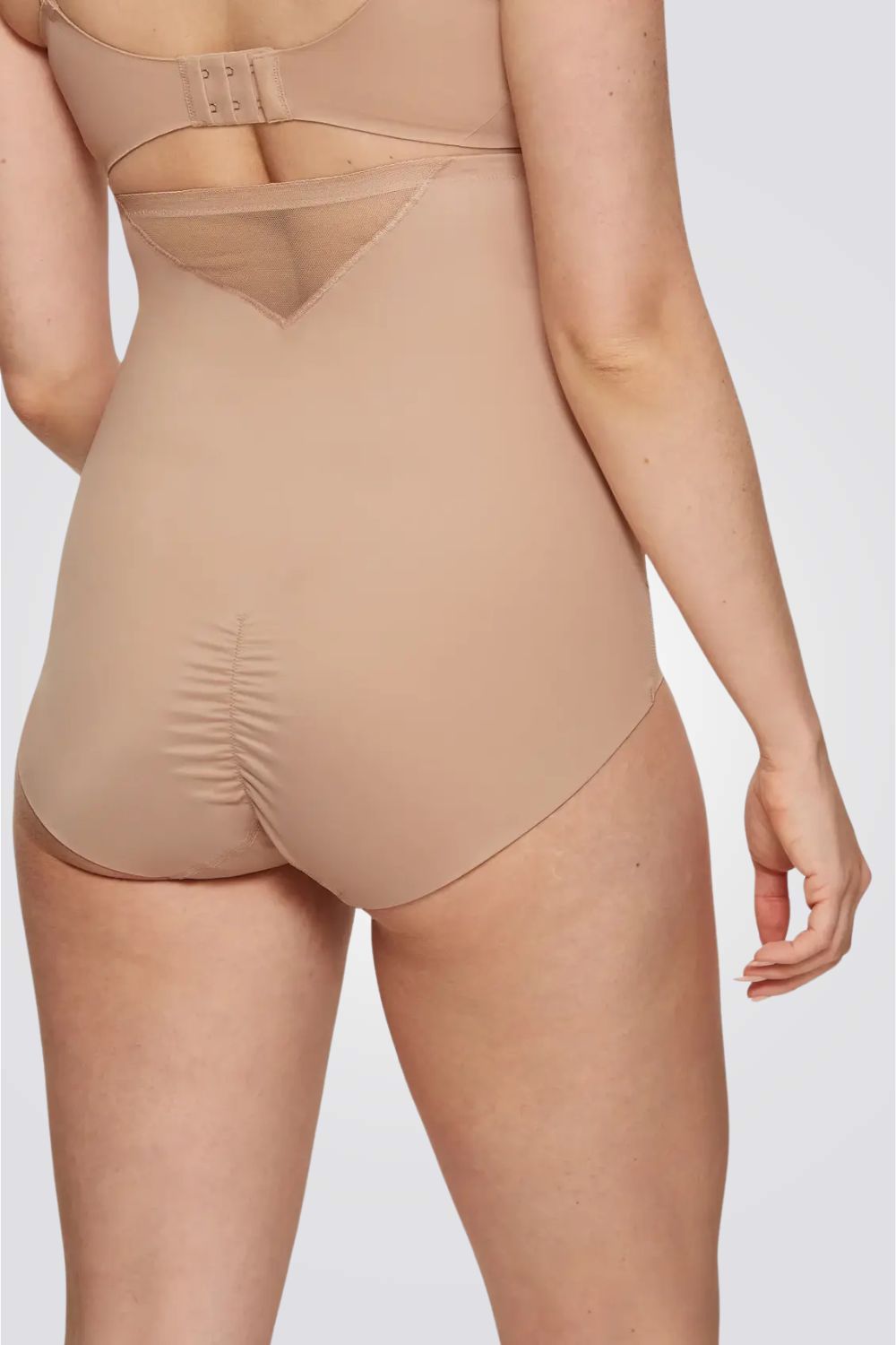 תחתונים מחטבים בגזרה גבוהה בצבע ניוד