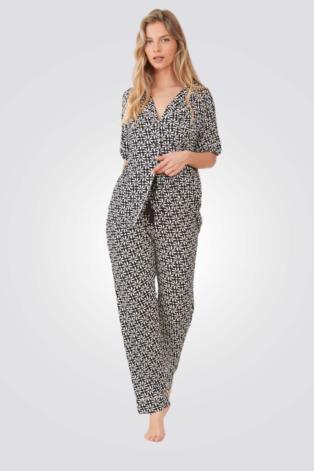 פיג'מת ויסקוזה מכופתרת בהדפס הוואי