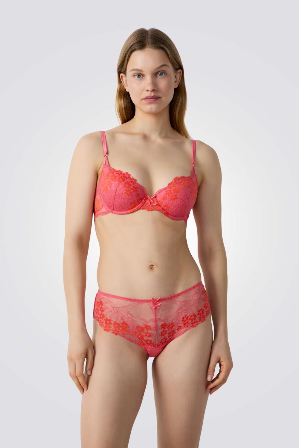 חזיית תחרה מרופדת SOMPTUEUSE  N*4 בעיטור פרחוני