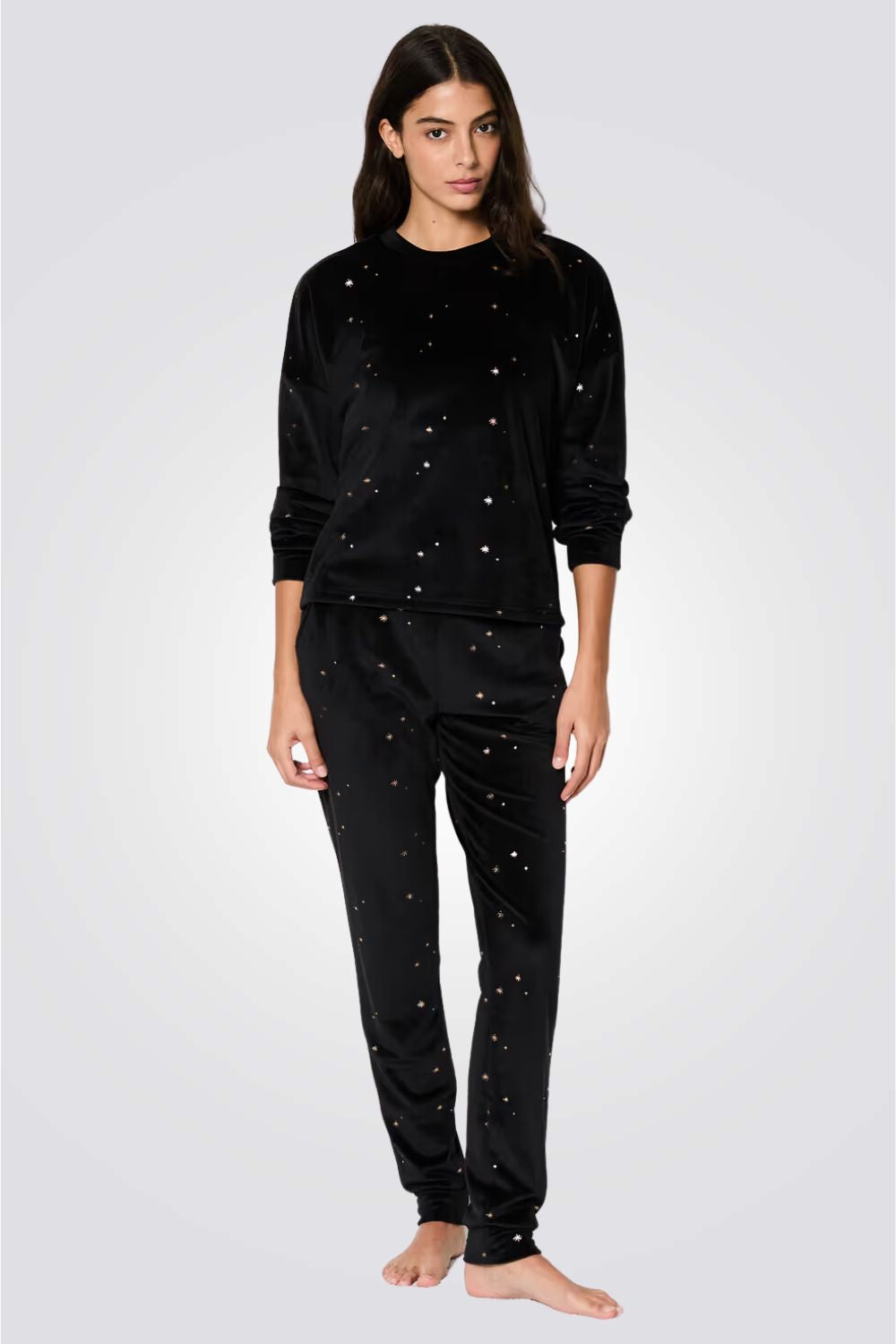 פיג'מת קטיפה MIKAL  עם עיטורי זהב