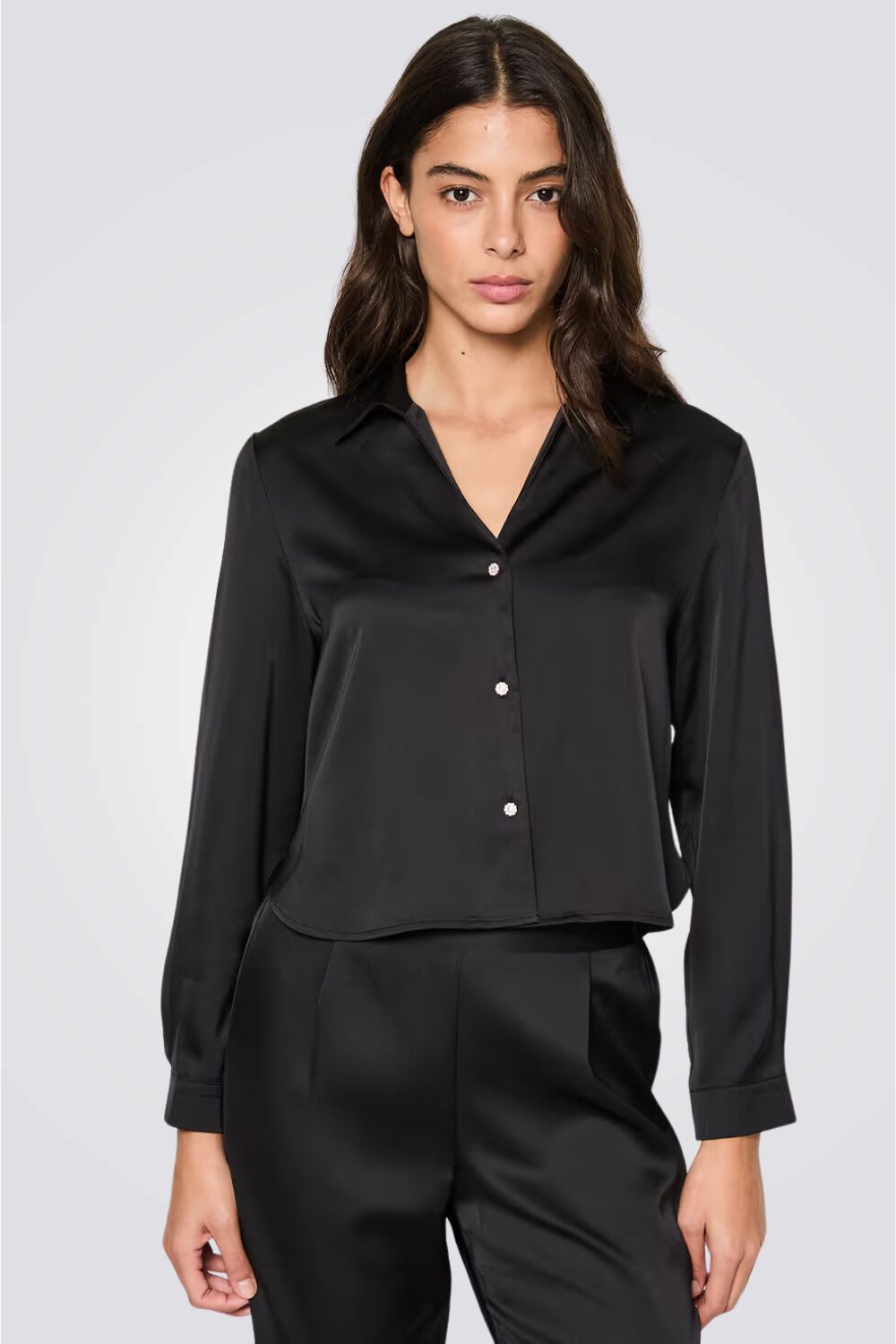 חולצת פיג'מה מסאטן MARISA  בצבע שחור