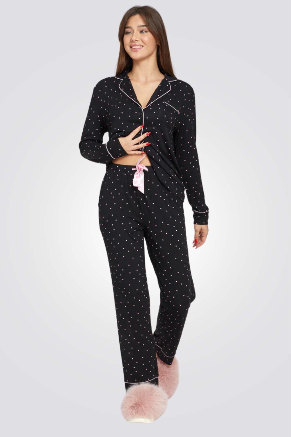 פיג'מת מכופתרת בהדפס נקודות