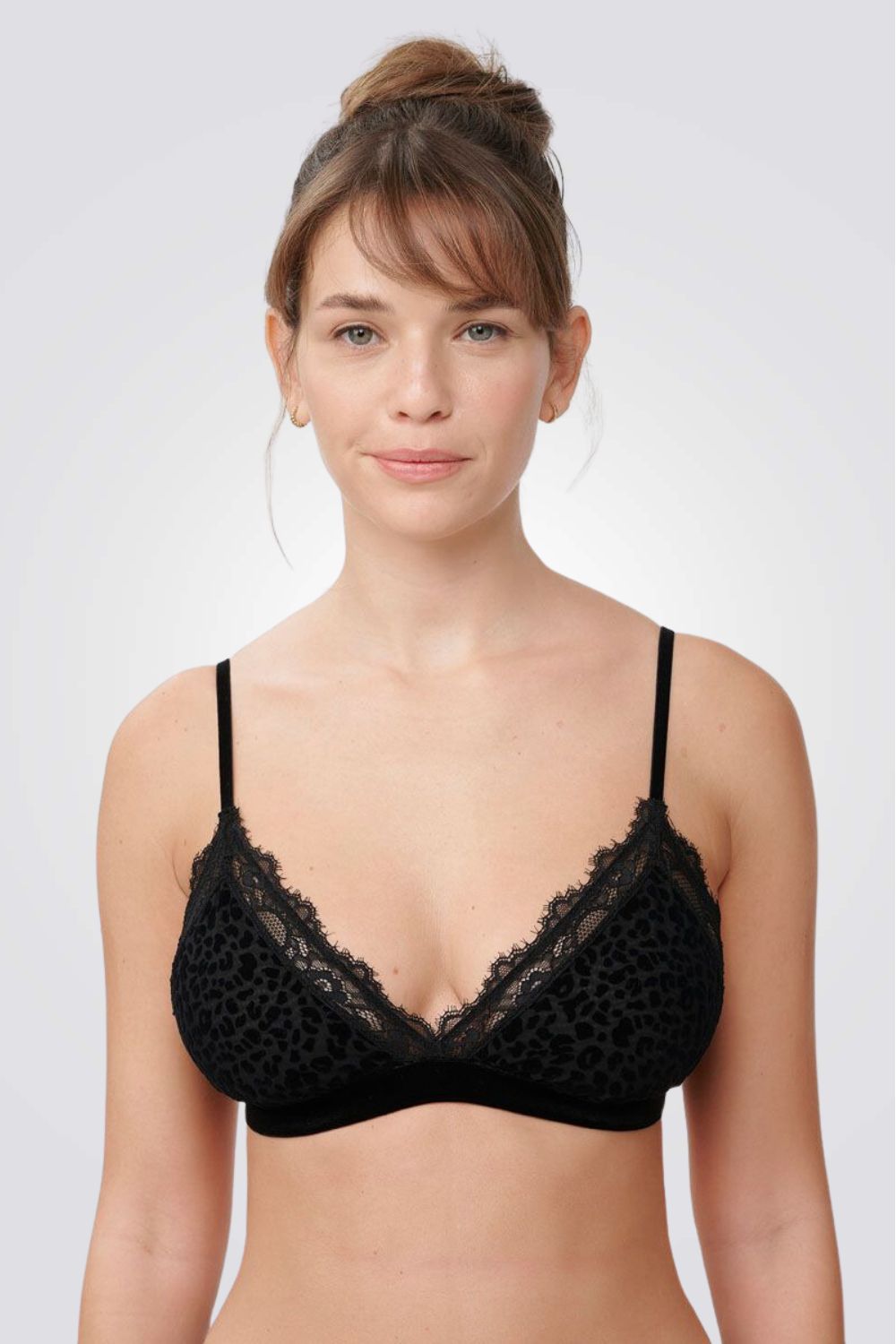 ברלט משולשים בהדפס מנומר בצבע שחור