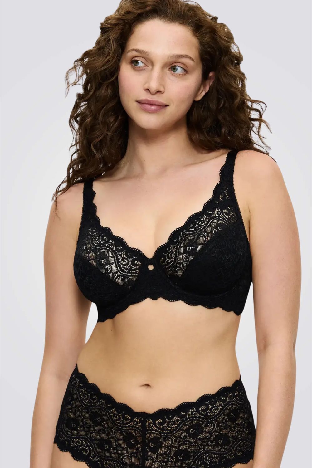 חזיית תחרה למידות גדולות AMOURETTE 300 W שחורה