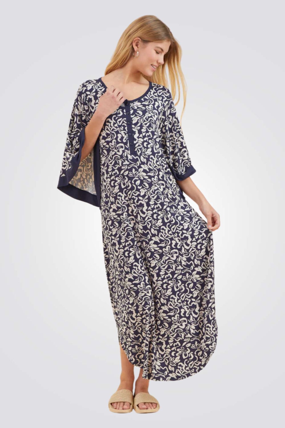 כותונת עטלף פרחים בצבע כחול