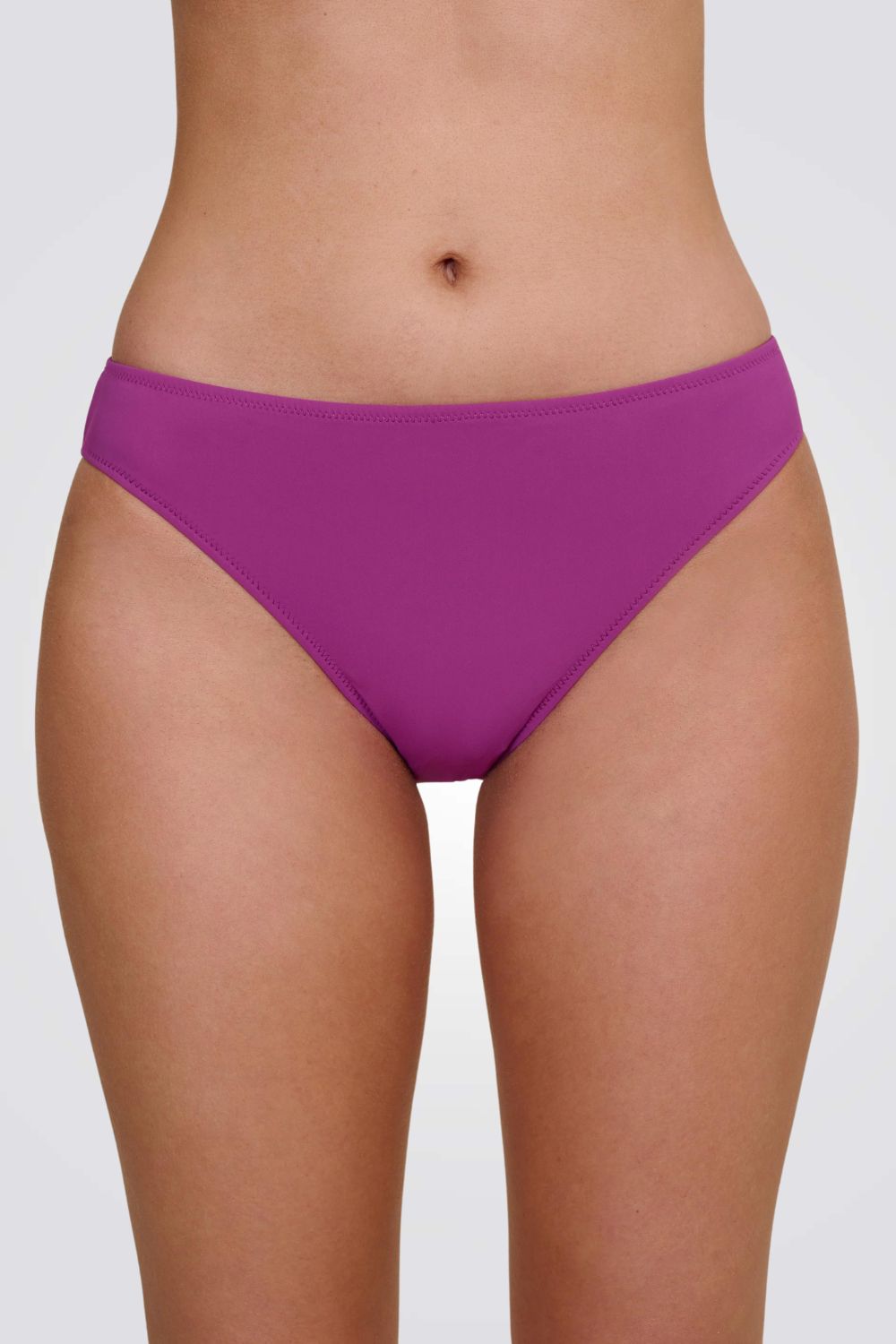 תחתוני ביקיני בגזרה קלאסית בצבע סגול