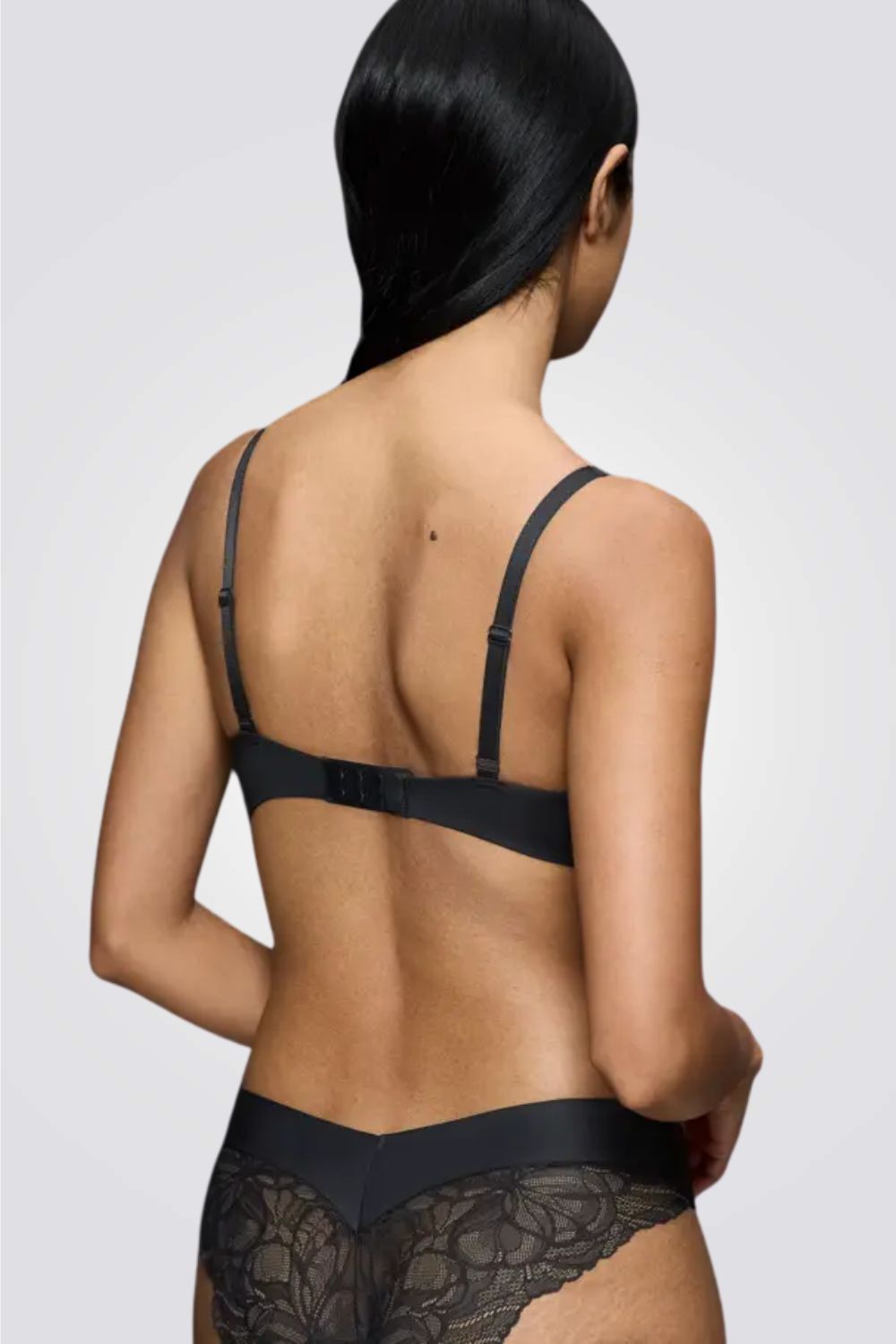חזיית תחרה Body Make-Up Illusion Lace WP בצבע שחור