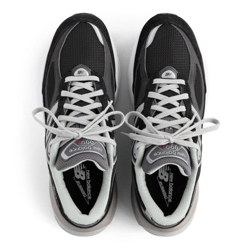 נעלי ספורט לגברים רוחב 4E דגם 990 V6 בצבע אפור ולבן