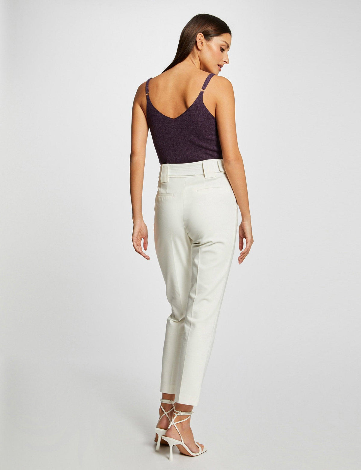 גופייה עם רצועות דקות בצבע שזיף - MASHBIR//365