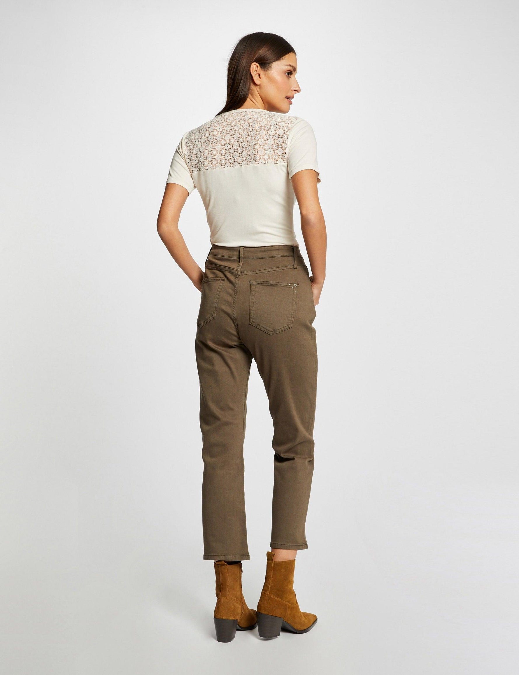 חולצת תחרה קצרה לנשים בצבע אבן - MASHBIR//365