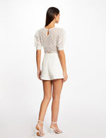 חולצת תחרה קצרה לנשים בצבע לבן - MASHBIR//365