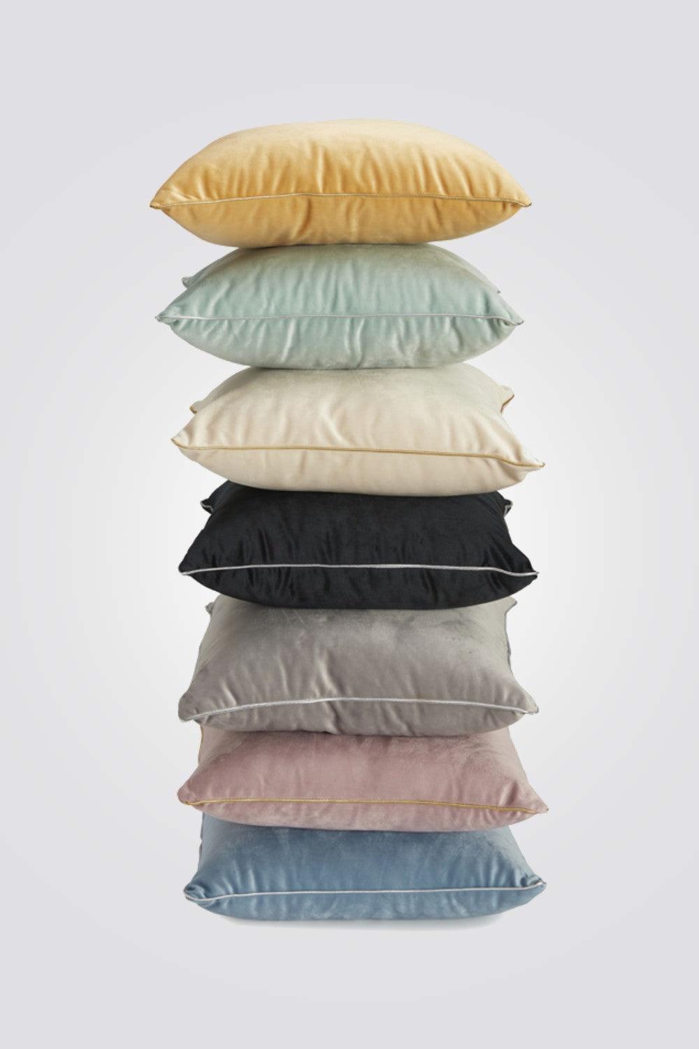 כרית נוי קטיפה חלקה דגם SOFTY שחור - MASHBIR//365