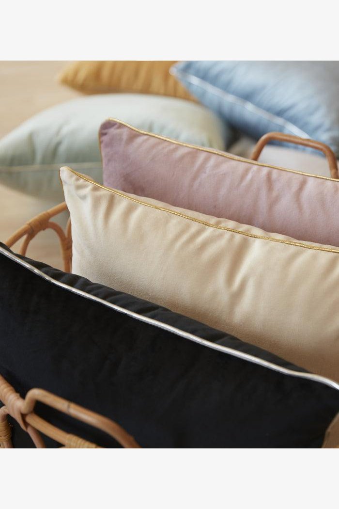 כרית נוי קטיפה חלקה דגם SOFTY שחור - MASHBIR//365