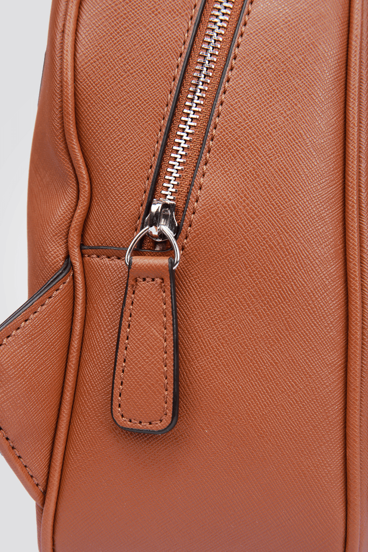 תיק גב עם ידית עליונה בצבע חום - MASHBIR//365
