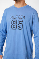 חולצה ארוכה עם הדפס גרפי בצבע תכלת - MASHBIR//365