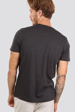 טישירט אפור כהה לוגו רקום - MASHBIR//365