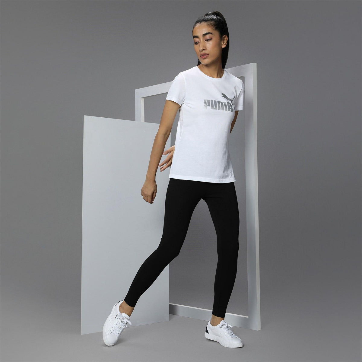 טישירט Essentials+ Metallic Logo לבנה - MASHBIR//365