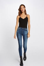 גופיית תחרה עם רצועות דקות - MASHBIR//365