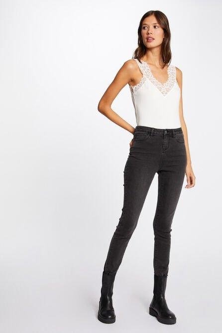 גופיית נשים עם רצועות תחרה בצבע לבן - MASHBIR//365