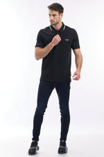 חולצת פולו עם פס צווארון ולוגו בצבע שחור - MASHBIR//365