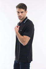 חולצת פולו עם פס צווארון ולוגו בצבע שחור - MASHBIR//365