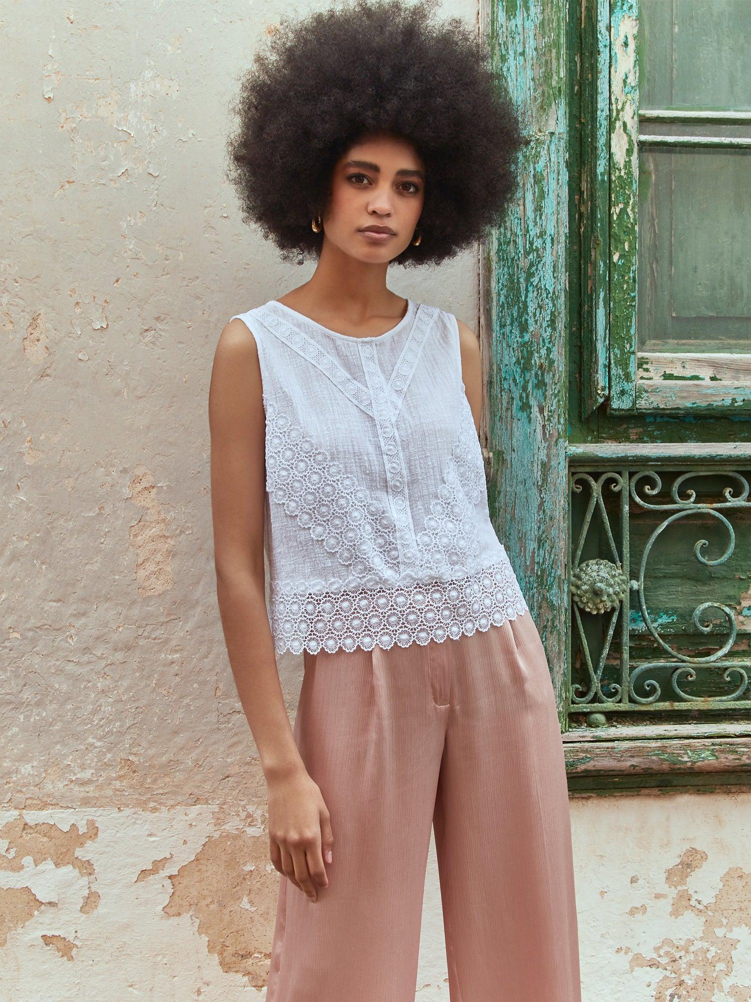 חולצת תחרה בצבע לבן - MASHBIR//365