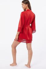 חלוק סאטן בגימור תחרה SKY בצבע אדום - MASHBIR//365