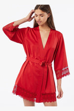 חלוק סאטן בגימור תחרה SKY בצבע אדום - MASHBIR//365