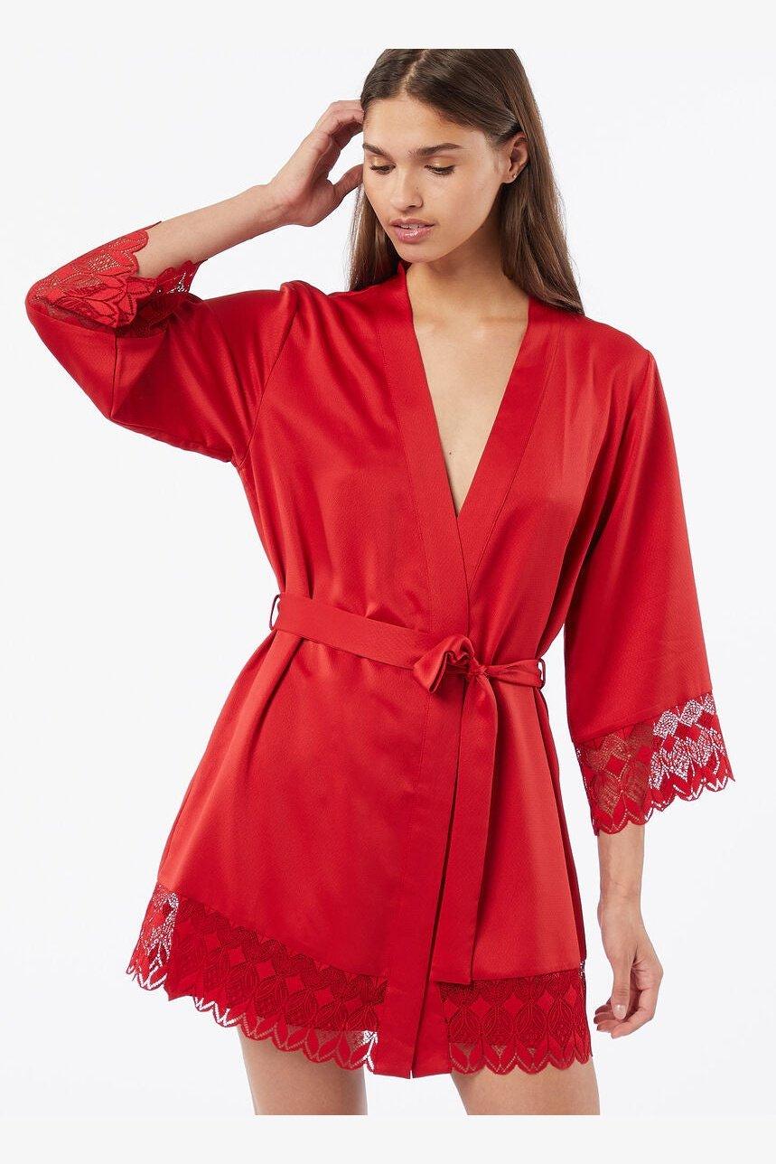 חלוק סאטן בגימור תחרה SKY בצבע אדום - MASHBIR//365