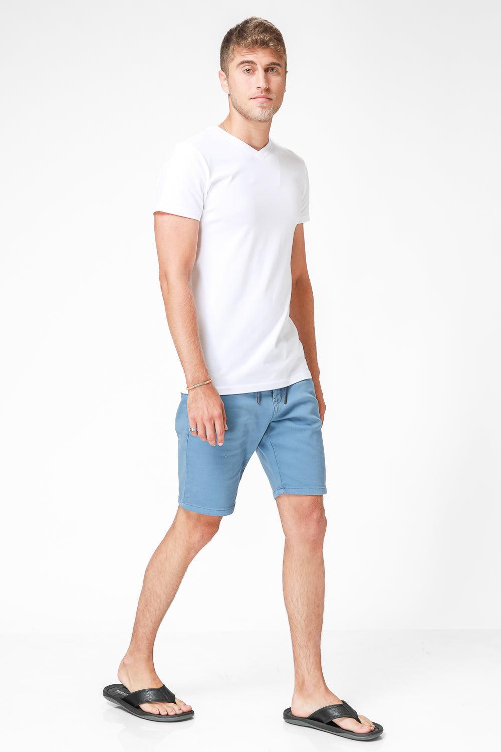 טישירט בייסיק סלים צווארון וי בצבע לבן - MASHBIR//365