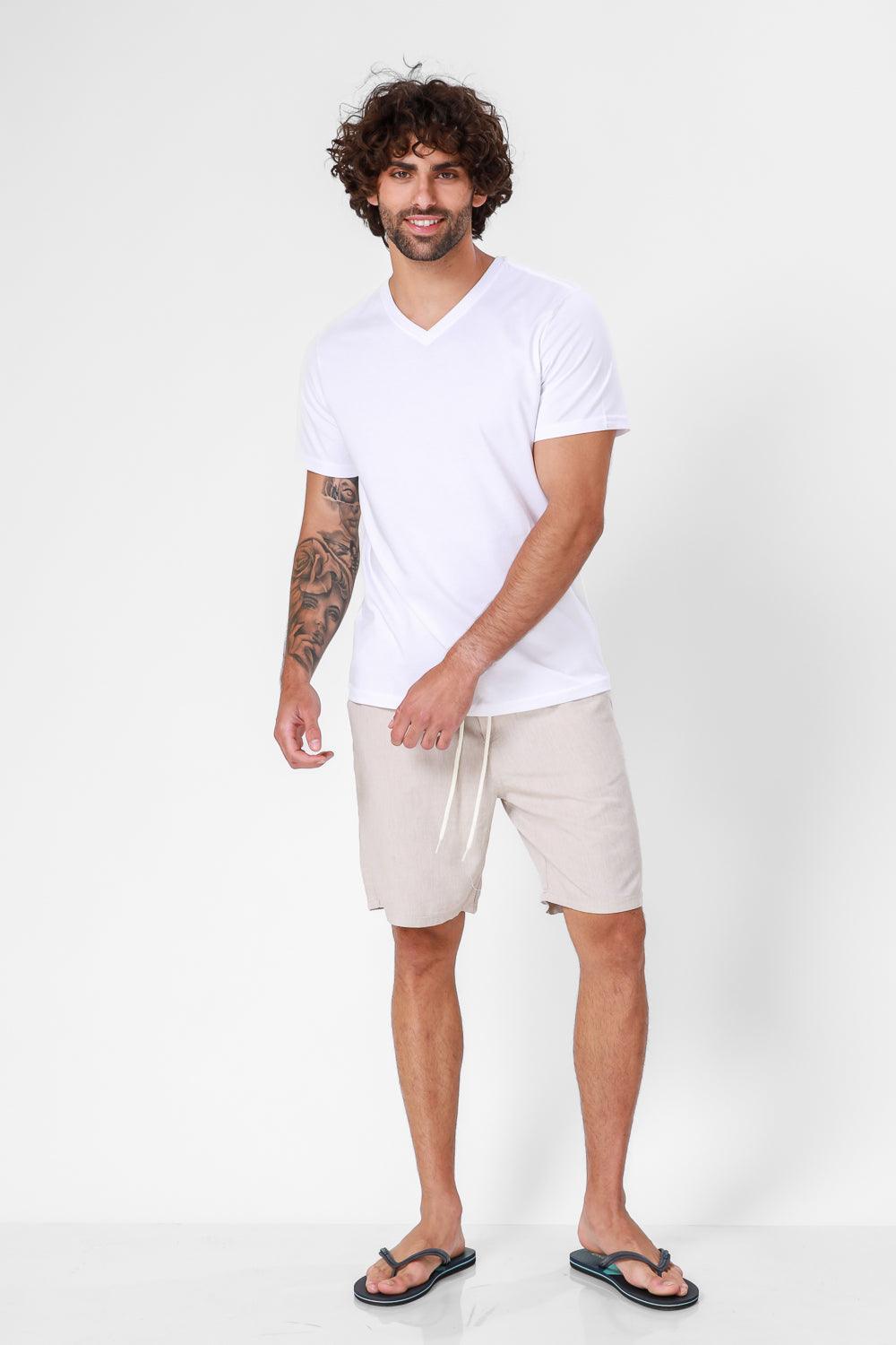 חולצה קצרה צווארון וי CLASSIC FIT בצבע לבן - MASHBIR//365