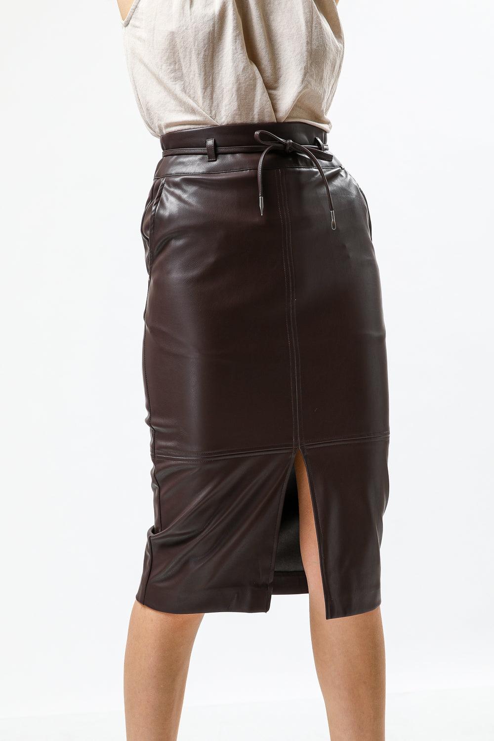 חצאית עיפרון פיו חומה - MASHBIR//365