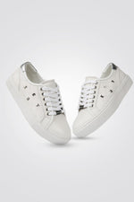 סניקרס עור Rivets בצבע לבן - MASHBIR//365