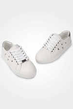 סניקרס עור Rivets בצבע לבן - MASHBIR//365