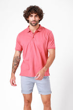 חולצת פולו קצרה בצבע קורל - MASHBIR//365
