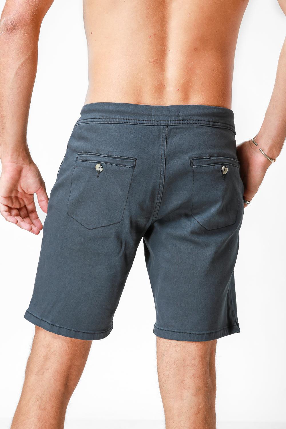 מכנסי ברמודה קצרים בצבע נייבי - MASHBIR//365