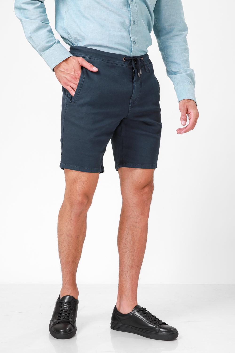 מכנסי ברמודה קצרים בצבע נייבי - MASHBIR//365