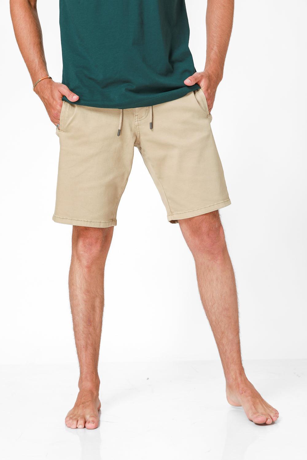 מכנסי ברמודה קצרים בצבע בז' - MASHBIR//365