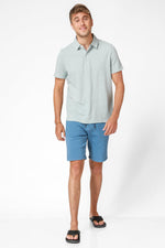 מכנסי ברמודה קצרים בצבע כחול בהיר - MASHBIR//365