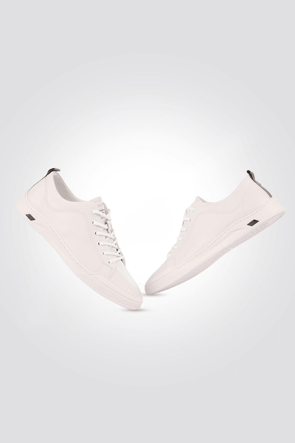 סניקרס LEATHER בצבע לבן - MASHBIR//365