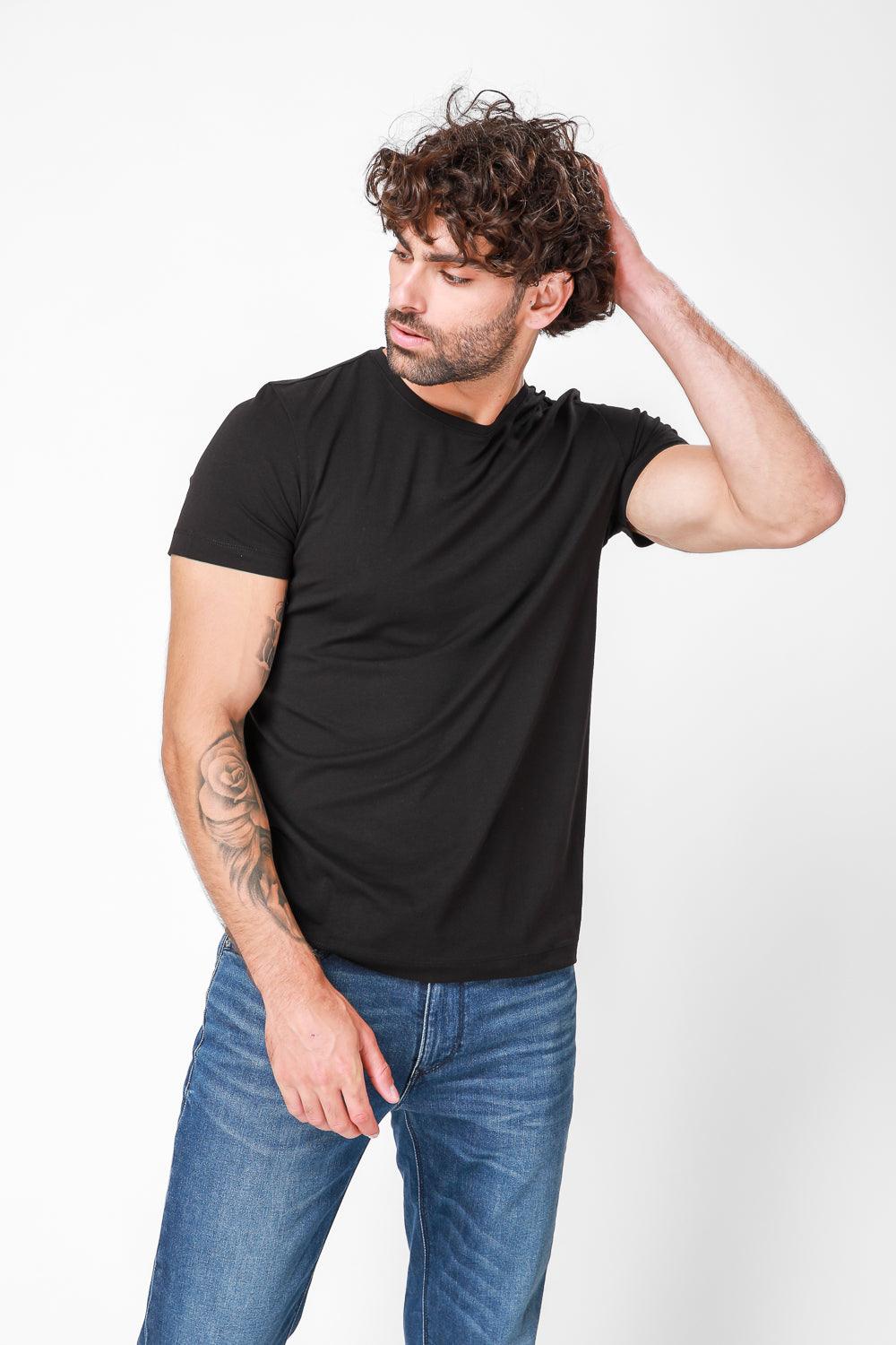 טישירט שחורה עם הדפס אחורי - MASHBIR//365