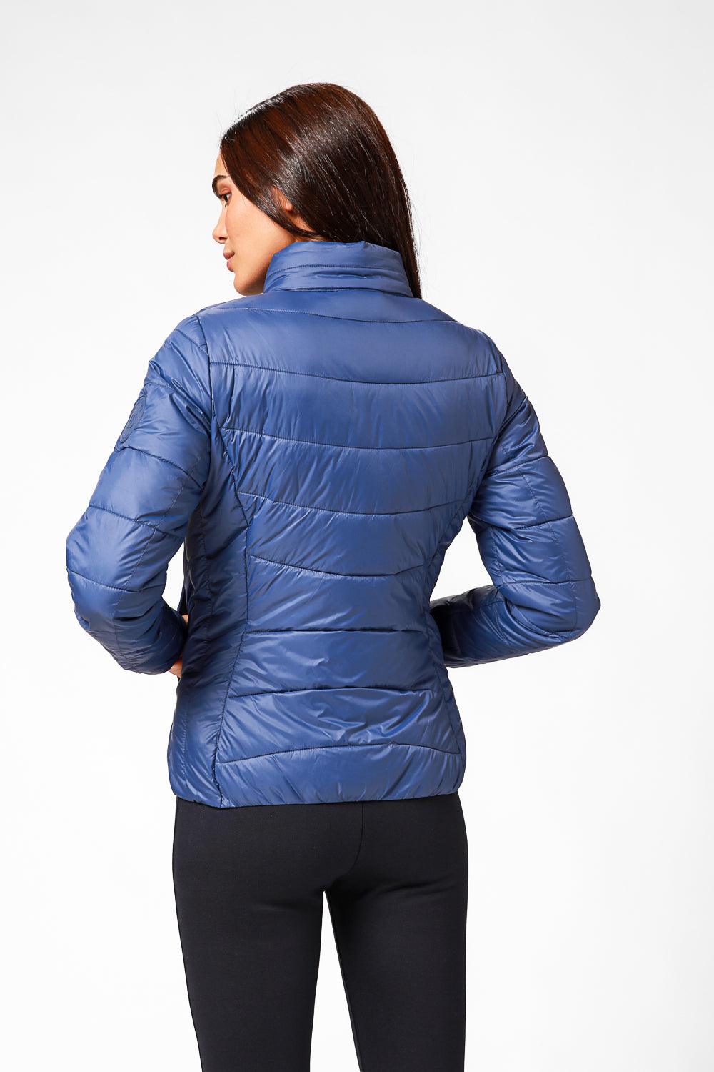 מעיל ניילון לאישה עם קפלים בצבע כחול רויאל - MASHBIR//365